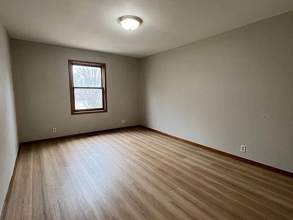 2nd image of 2540 Edgewood Dr #6