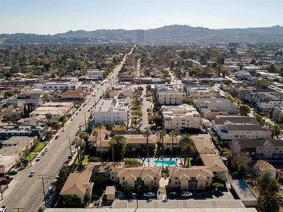 2nd image of 5319 Cahuenga Blvd Unit B