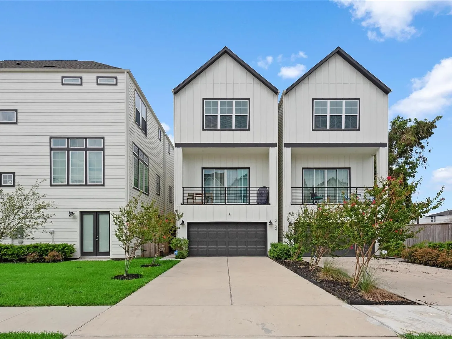 3 bed, 3.5 bath, 2180 sqft, $3,200 — Photo 2