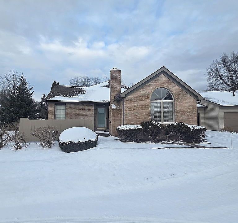 1st image of 364 Greenbriar Dr