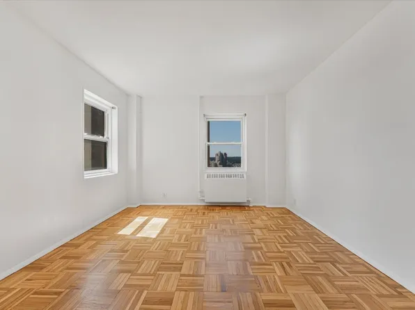 9 Fordham Hill Oval image 5 of 12