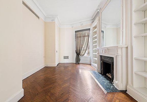 2nd image of 7 E 88th St #1