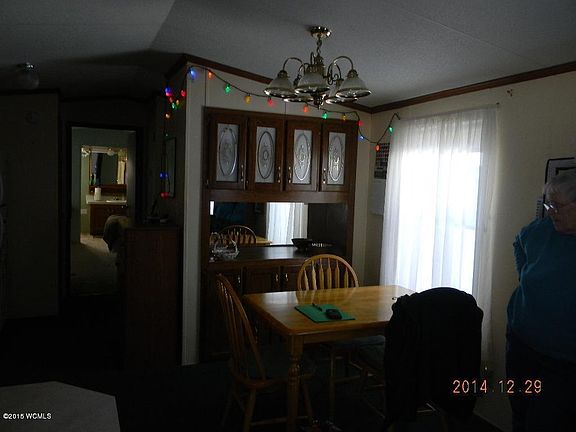 5th image of 93 Champlain Dr