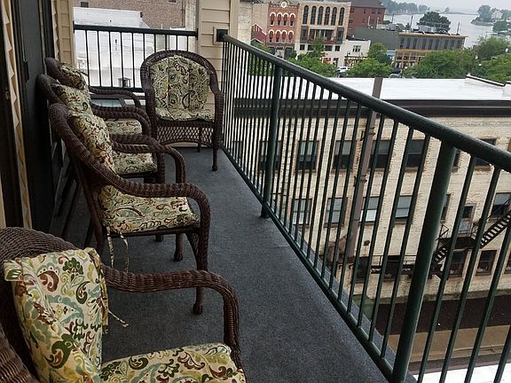 4th image of 110 N Harbor Dr Unit 302