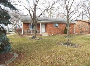 33901 Jefferson Ave, Saint Clair Shores, MI
