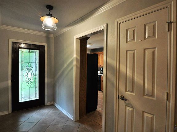 3rd image of 1016 Eastdale Ln