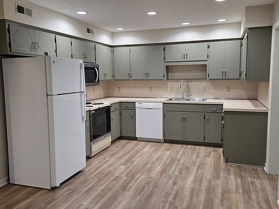 5th image of 1220 Harmony Dr #C