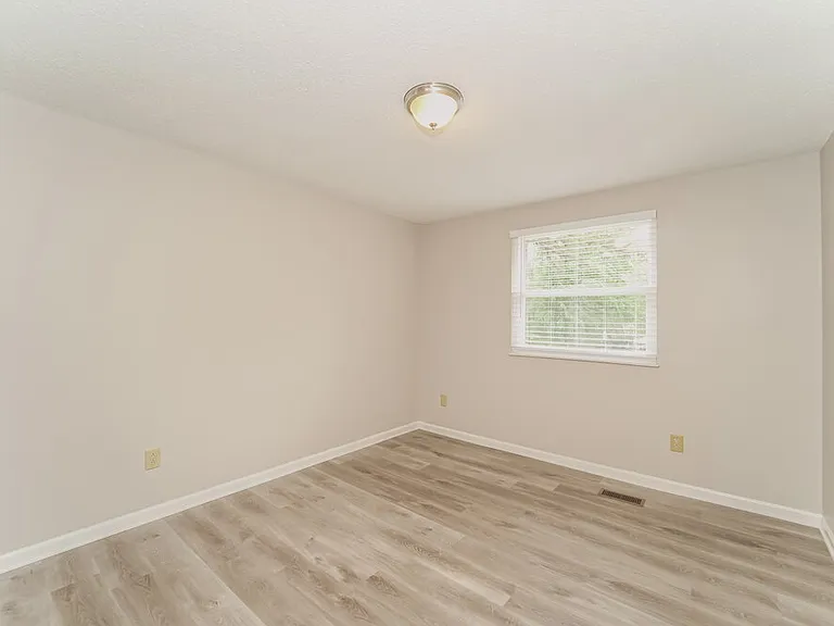 605 Bundy Cir — Photo 13