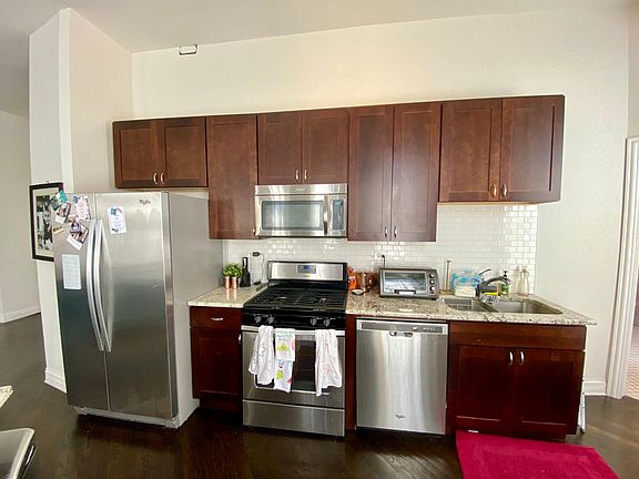 3rd image of 1574 N Milwaukee Ave