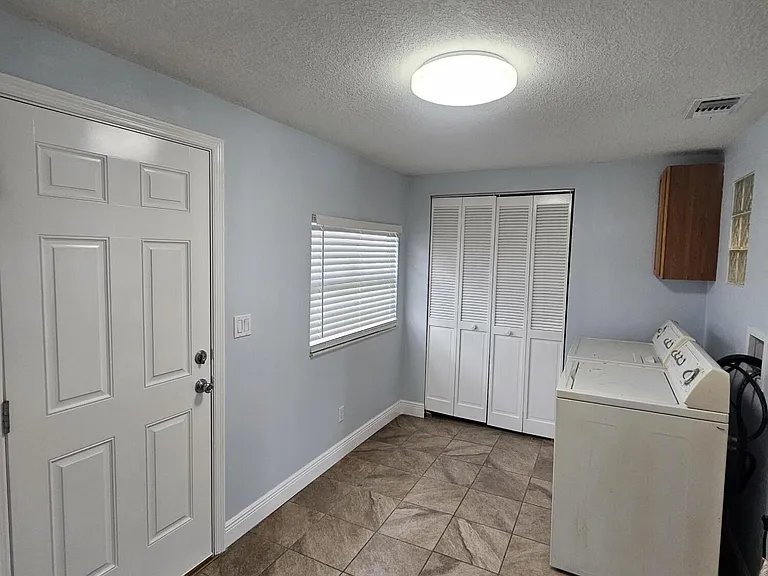 135 Roosevelt Ave #135A — Photo 19