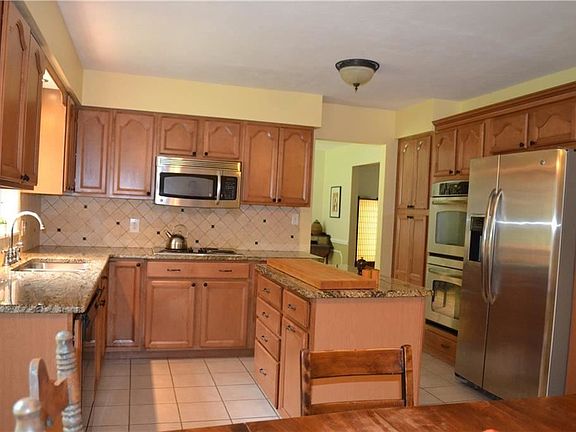 3rd image of 511 Standish Dr