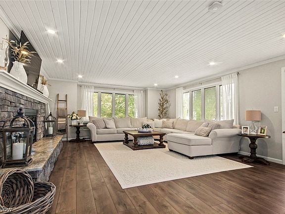 2nd image of 442 Pamela Ct