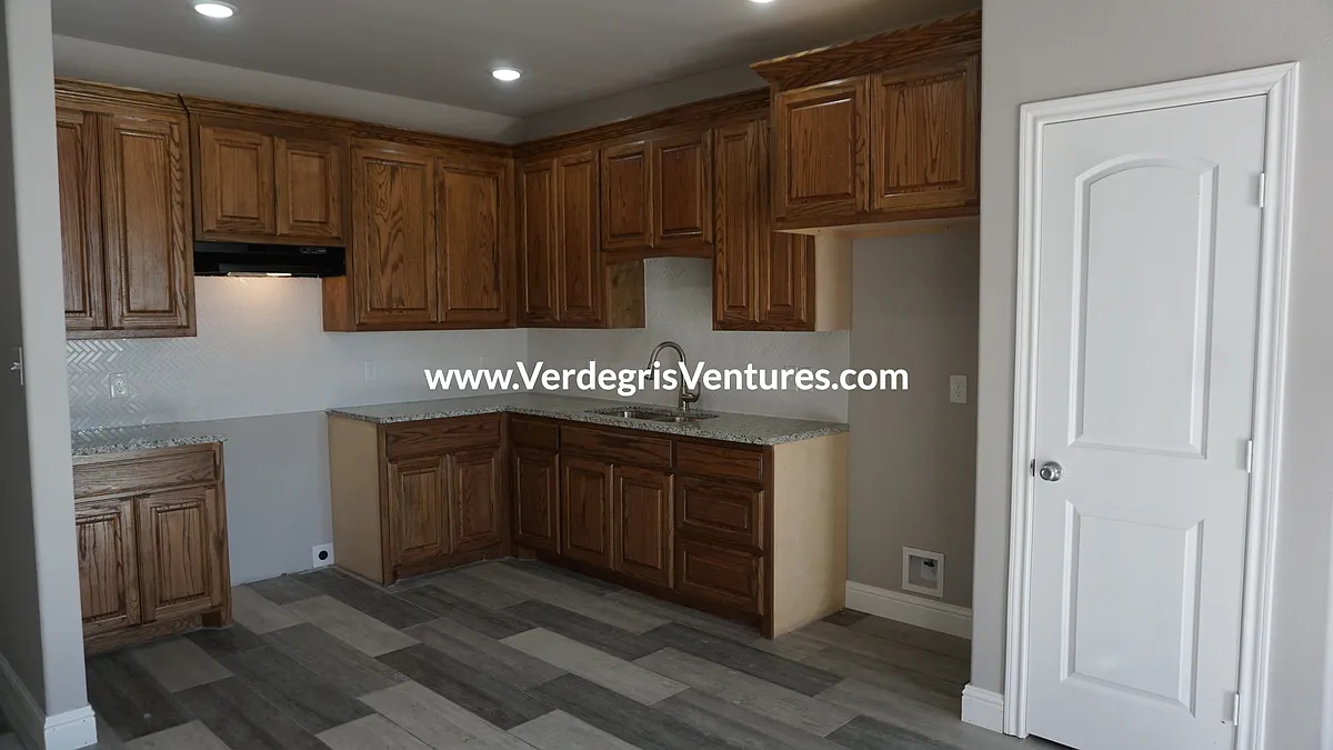 Kitchen - 706 S Brazos Ave #B
