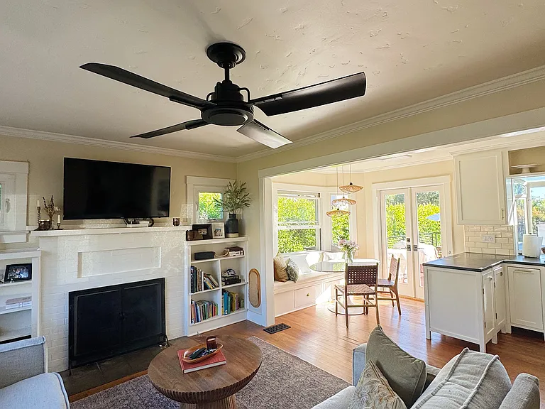 2431 Chapala St — Photo 3