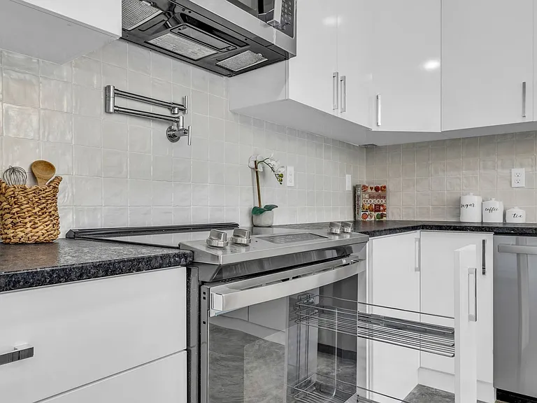2248 Bailey Ave — Photo 7