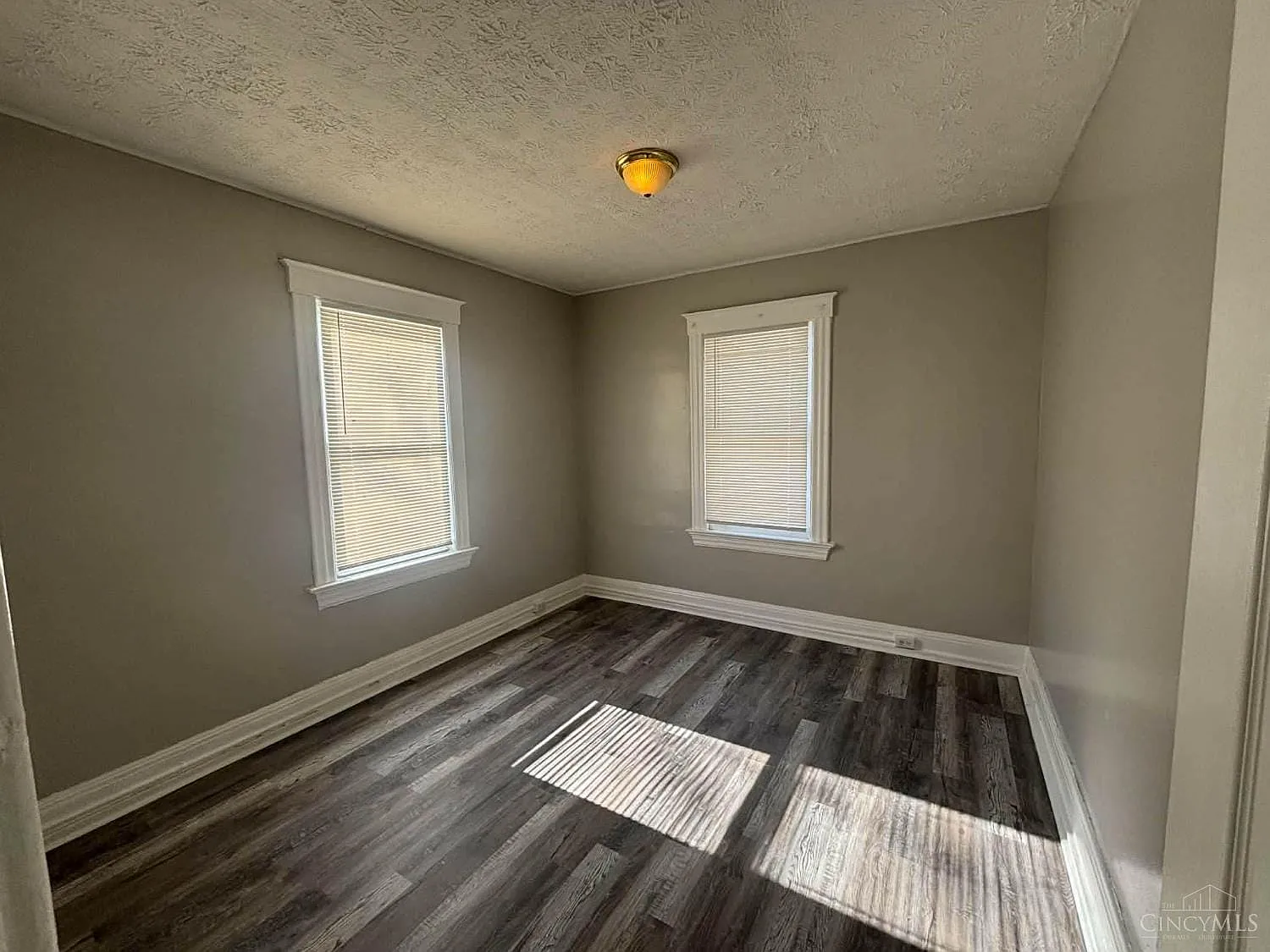 2 bed, 1.0 bath, 5417 sqft, $1,025 — Photo 4