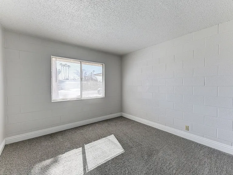 4417 Berkley Ave — Photo 8