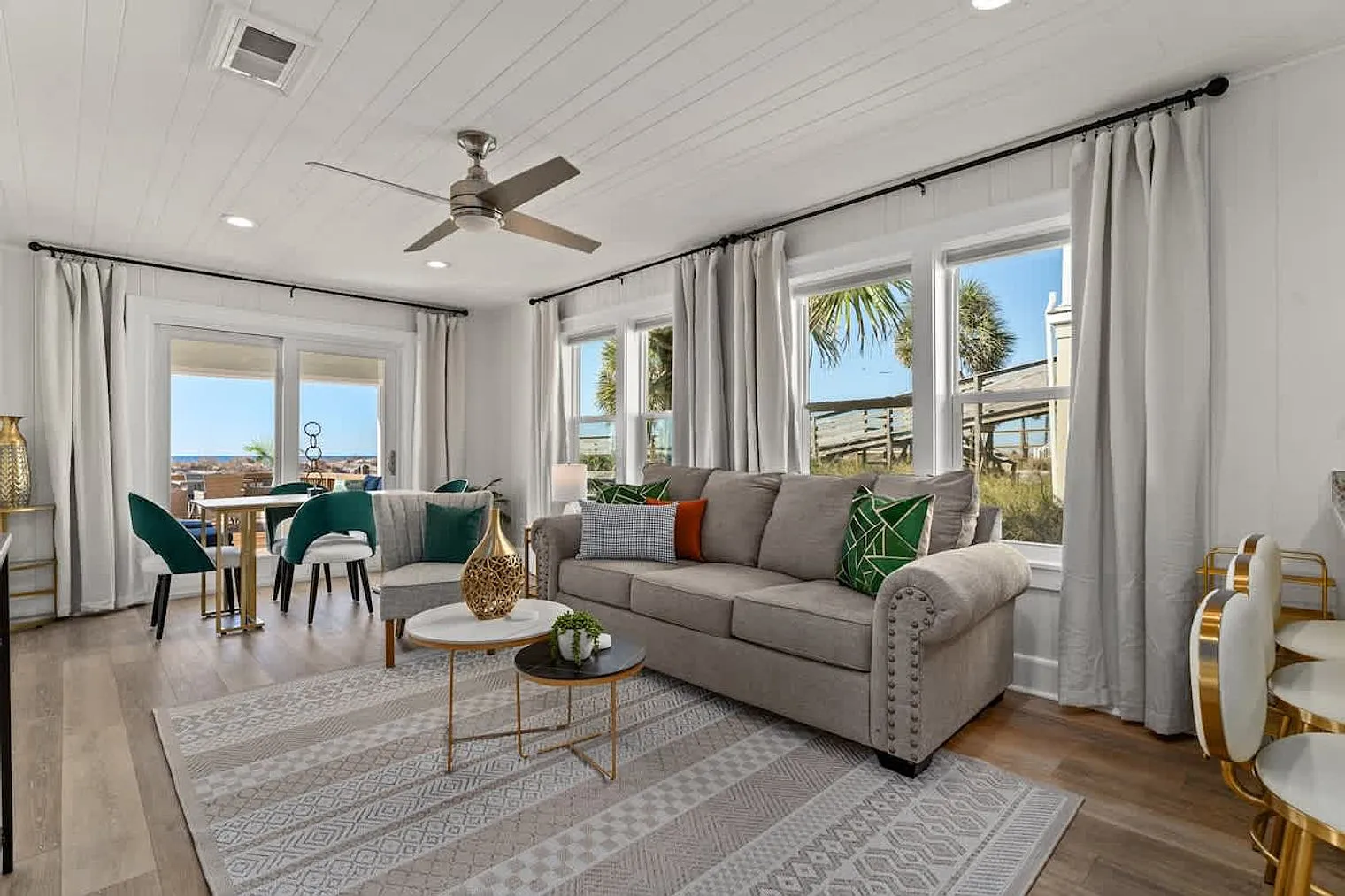 2 bed, 2.0 bath, 861 sqft, $3,232 — Photo 2