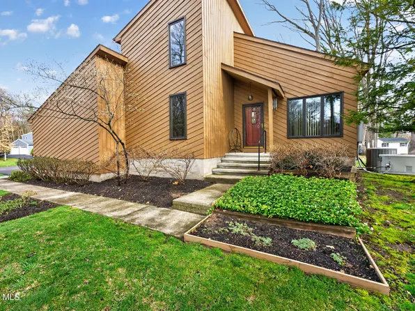 10 Durham Way, Clifton Park, NY 12065