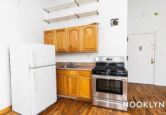 4th image of 27 Arion Pl APT 402