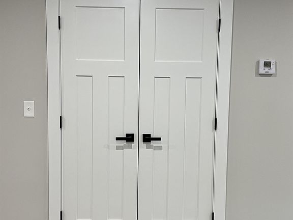 3rd image of 427 Arbor Dr