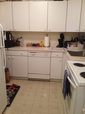 2nd image of 2650 N Lakeview Ave APT 1806