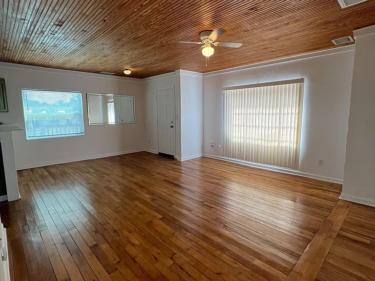 412 Riverside Dr — Photo 4