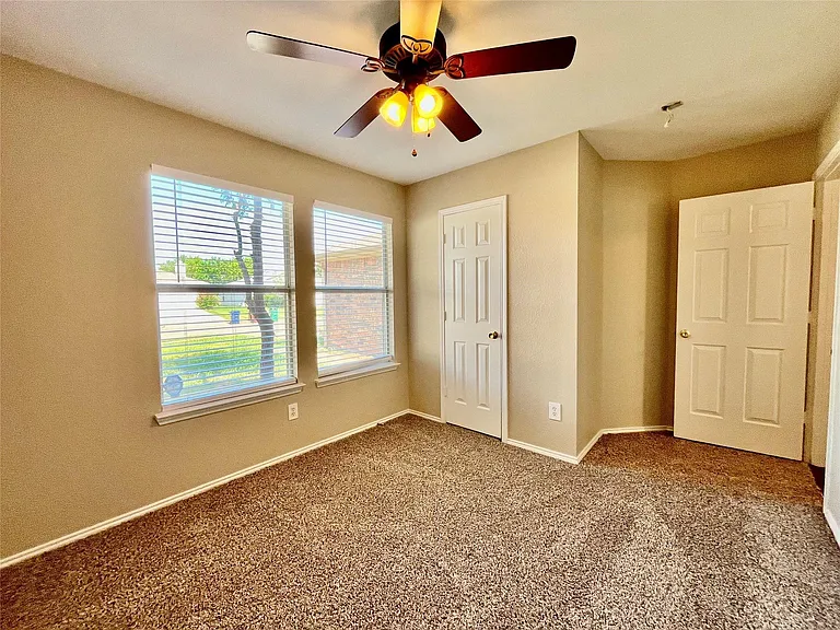 2200 Lookout Ln — Photo 8