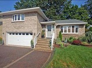 560 Fernwood Ter, Linden, NJ 07036