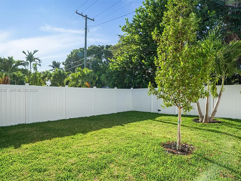 701 SW 17th St — Photo 76