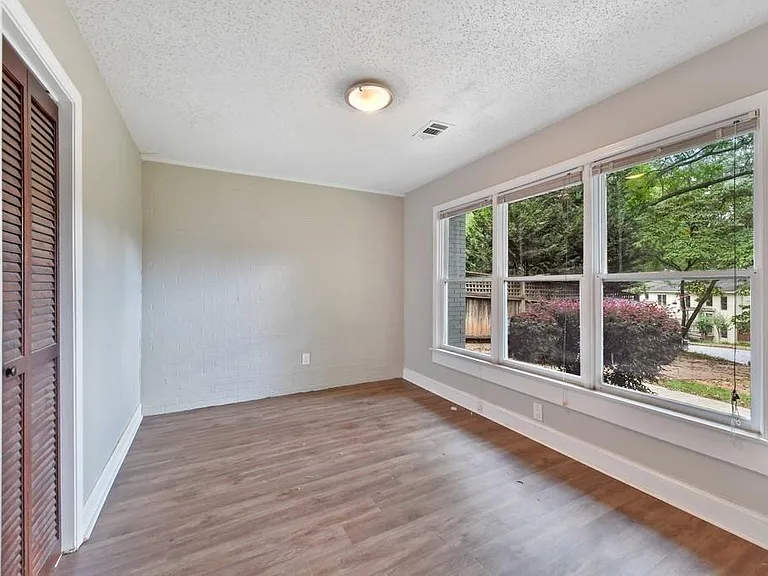 326 Mathews Ave #B — Photo 14