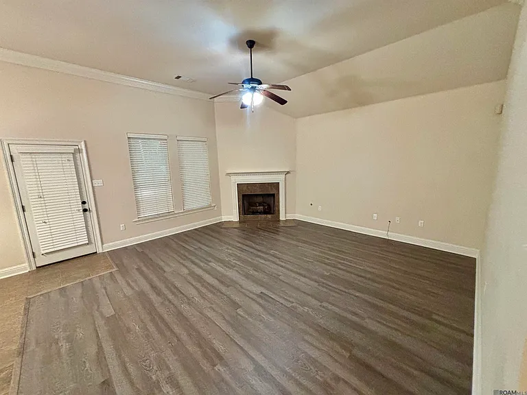 25406 Lake Providence Dr — Photo 2