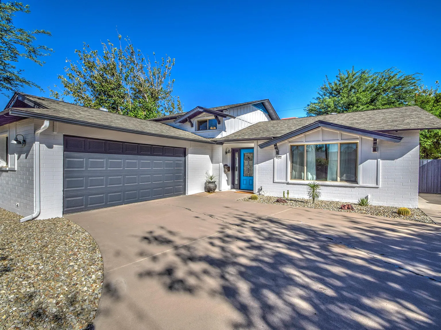 4 bed, 2.0 bath, 2154 sqft, $4,400 — Photo 1