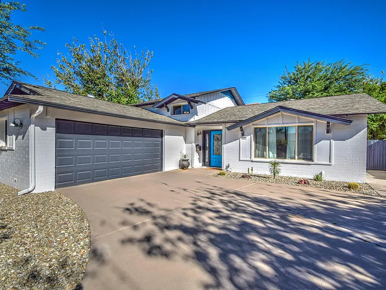 8420 E Keim Dr — Photo 1