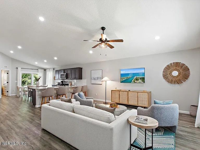 402 El Rey Ave — Photo 2
