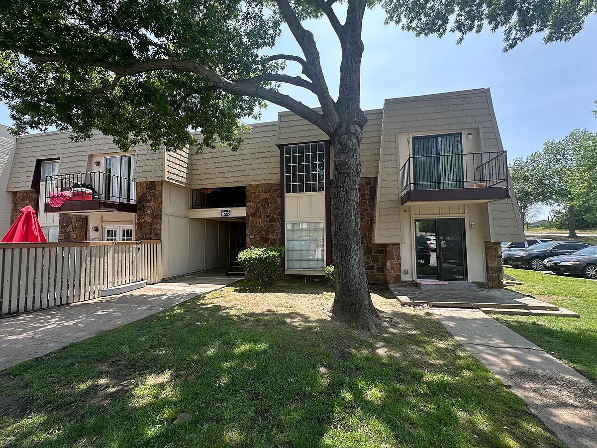 Building Photo - 6725 S Richmond Ave