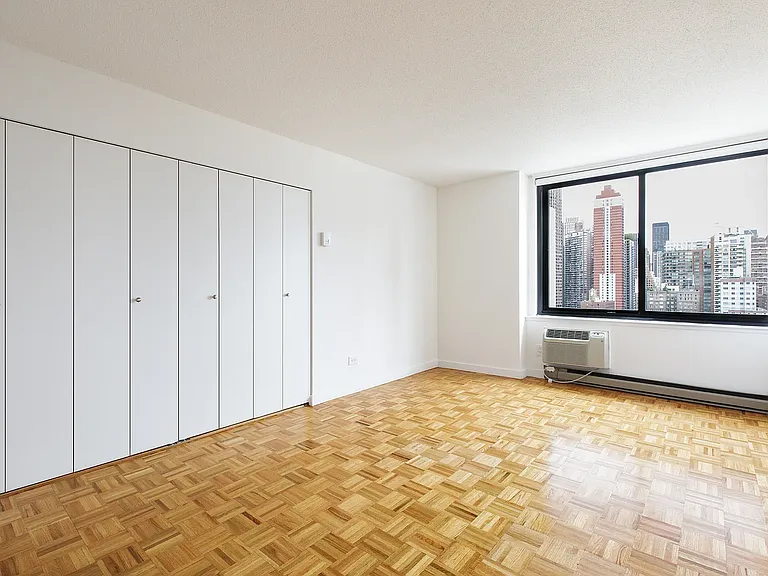 300 E 34th St #9B — Photo 21
