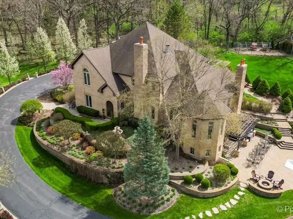 10018 Haegers Bend Rd, Algonquin, IL 60102