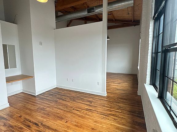 4th image of 36 Cromwell St #409