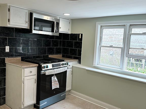 4th image of 4535 N Moody Ave #B
