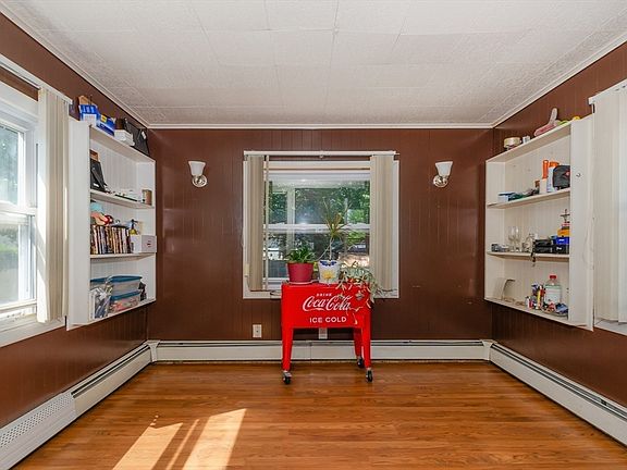 5th image of 263 Maple St