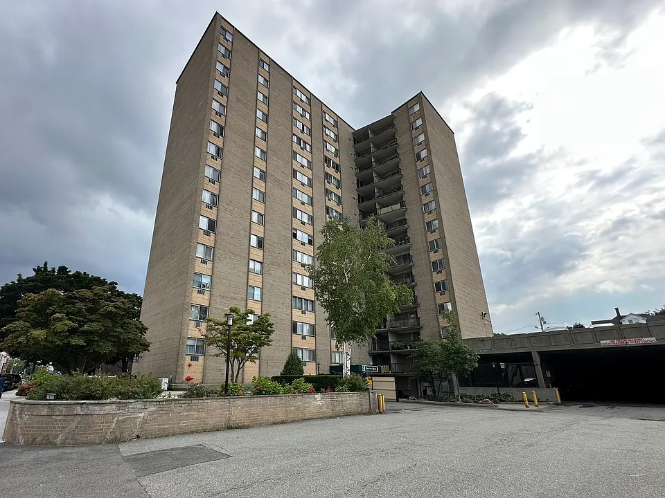 1025 Hancock St #8