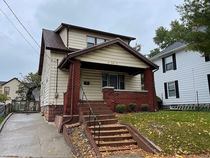 1st image of 1025 Walker Ave NW