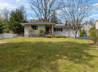 71 Valley View Rd, Watchung, NJ 07069