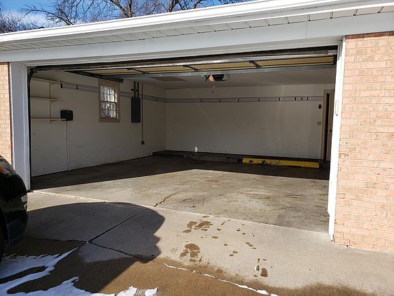 3rd image of 1009 St. Joseph Dr