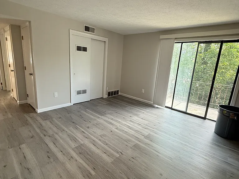 15 Veranda Rd #6 — Photo 4