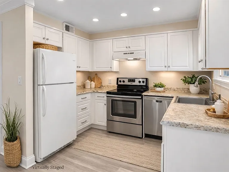 8 Captain Cook Ln #U — Photo 10
