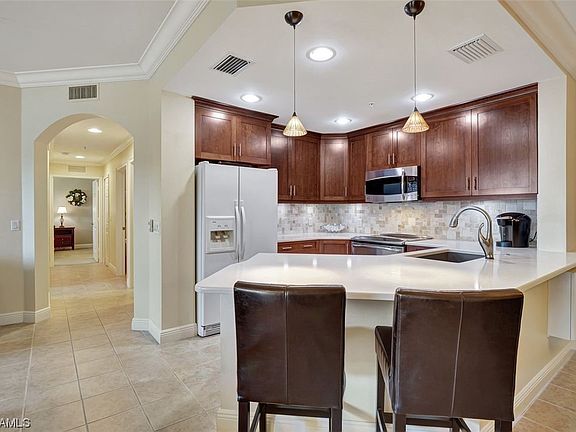 3rd image of 1520 SW 50th St APT 201