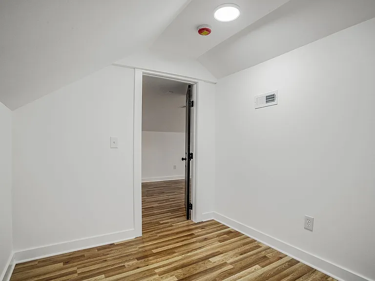 4421 Bellefontaine Ave — Photo 11