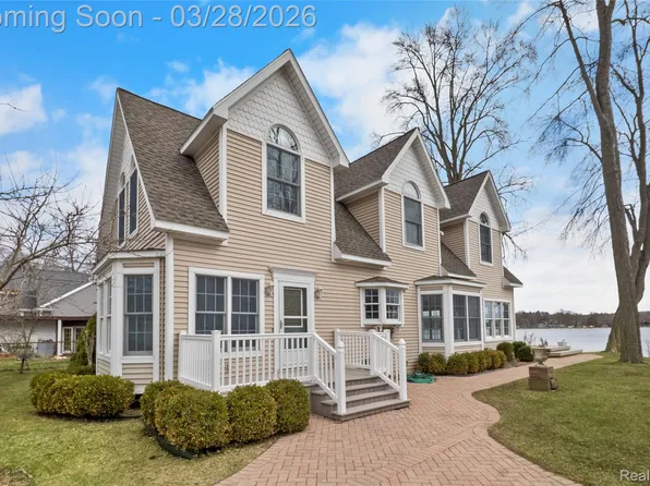 1382 Nita, Pinckney, MI 48169